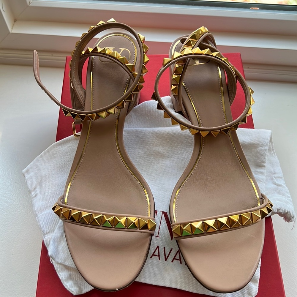 Valentino Garavani Rockstud No Limit Ankle strap